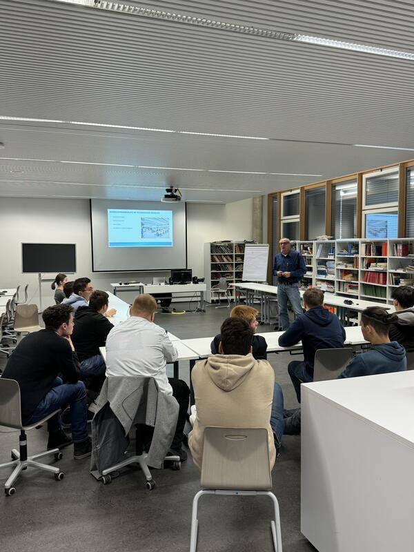 Bild vergr&ouml;&szlig;ern: Berufsorientierung im Technischen Gymnasium