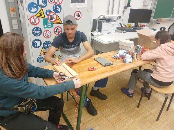 Bild vergr&ouml;&szlig;ern: Acht Helfer f&uuml;r den Nikolaus