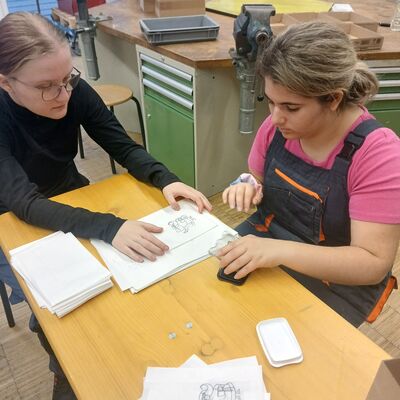 Bild vergr&ouml;&szlig;ern: Acht Helfer f&uuml;r den Nikolaus