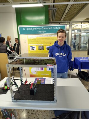 Bild vergr&ouml;&szlig;ern: Tom B&uuml;hler mit seinem Projekt "Modulare Parkplatz&uuml;berdachung"