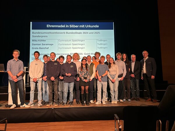 Bild vergr&ouml;&szlig;ern: Siegerehrung der Stadt Bad Saulgau mit Sch&uuml;lern der Ferdinand-von-Steinbeis-Schule