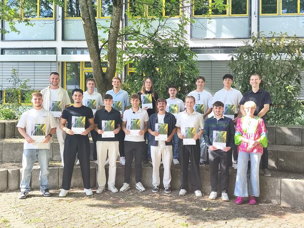 Bild vergr&ouml;&szlig;ern: Absolventen des Einj&auml;hrigen gewerblichen Berufskollegs 2026